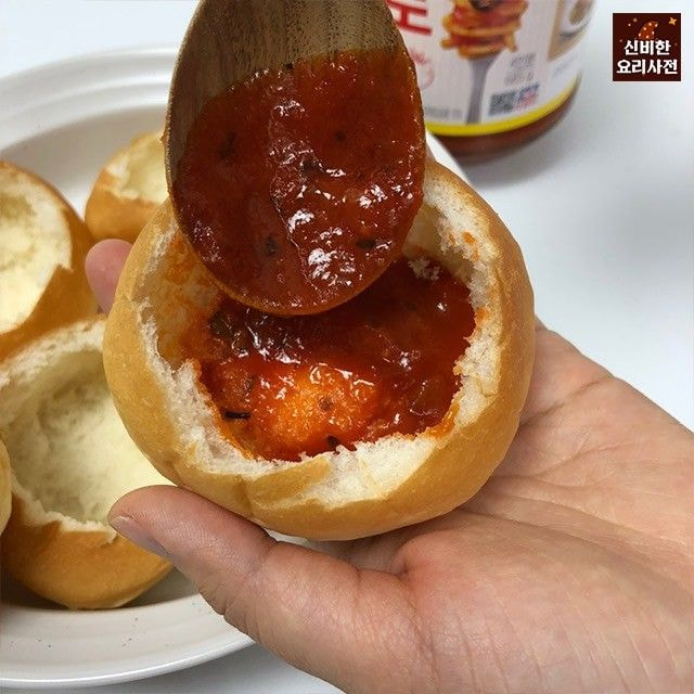 KdDMX 모닝빵으로 시카고 피자 만들기